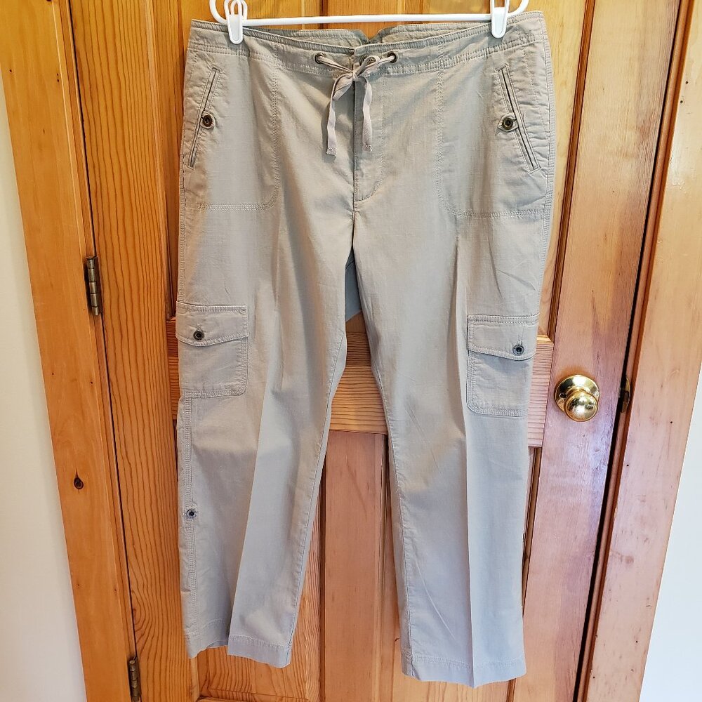 LL Bean Favorite Fit Women's Convertible Straight Leg Cargo Pants, Size: 16 Reg - Picture 2 of 16